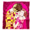 Kép 1/2 - Klimt a Csók bordó magenta árnyalatú kicsi selyemkendő